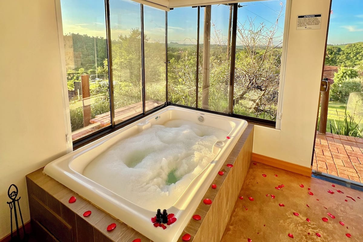 Luxury Room | Jetted tub