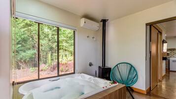 Luxury Room | Private spa tub