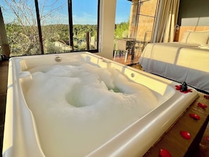 Luxury Room | Jetted bathtub