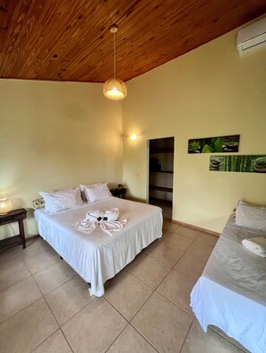 Executive Triple Room | 1 bedroom, bed sheets