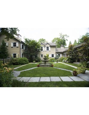 المنطقة المحيطة بالمنشأة