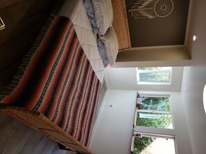 Interior - 1200 sql fully remodeled, wifi, 5 min walking distance to TH, big quiet patio   (Sedona)