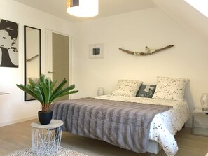 1 slaapkamer, een strijkplank/strijkijzer, wifi, beddengoed