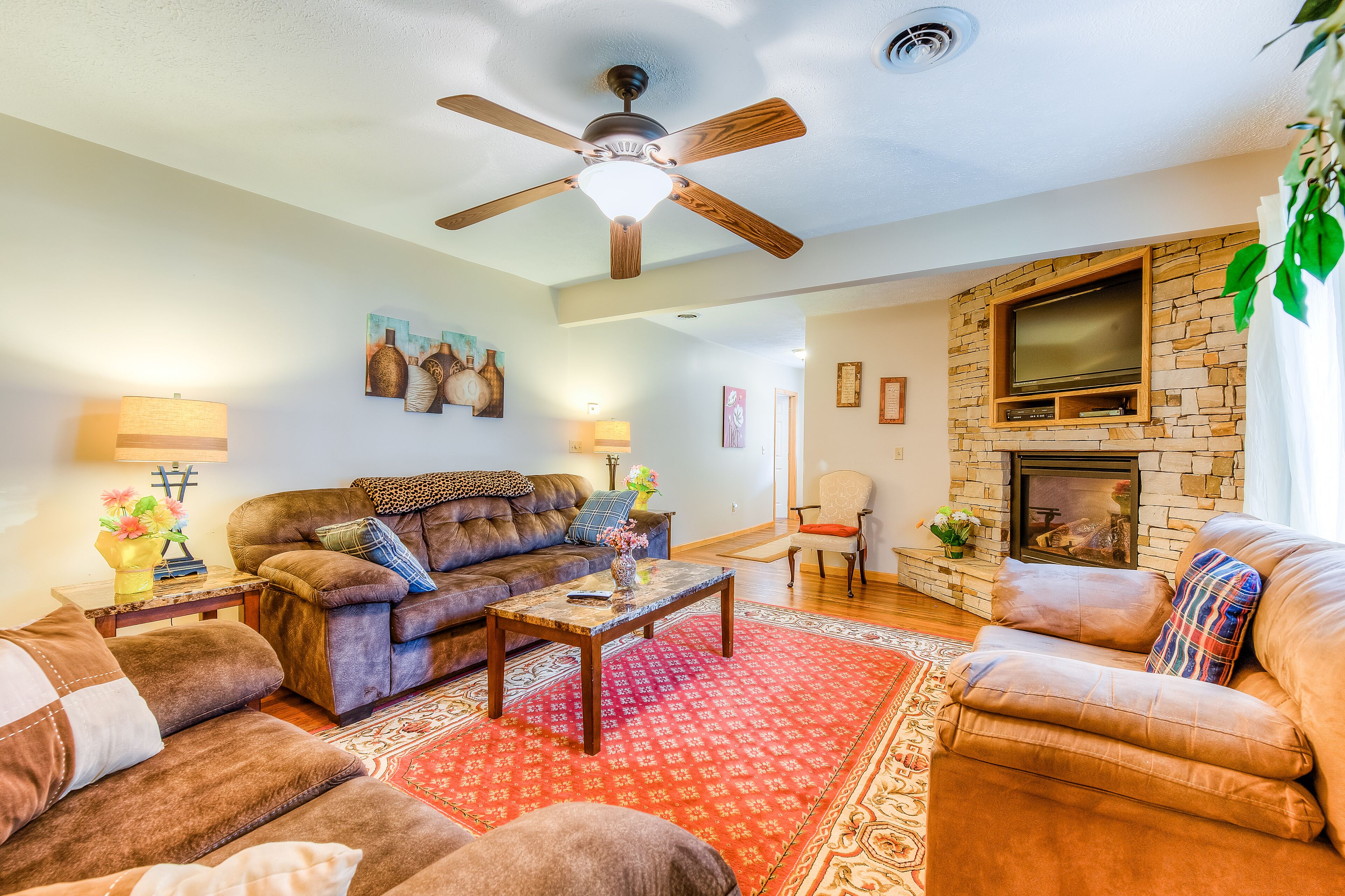 Quaint retreat w/ firepit, fully equipped kitchen, & easy access to trails!