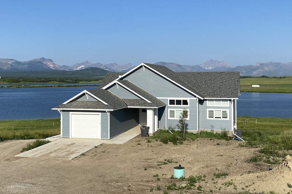 Brand new beautiful home with best view outside of Waterton Park. BOTTOM suite.