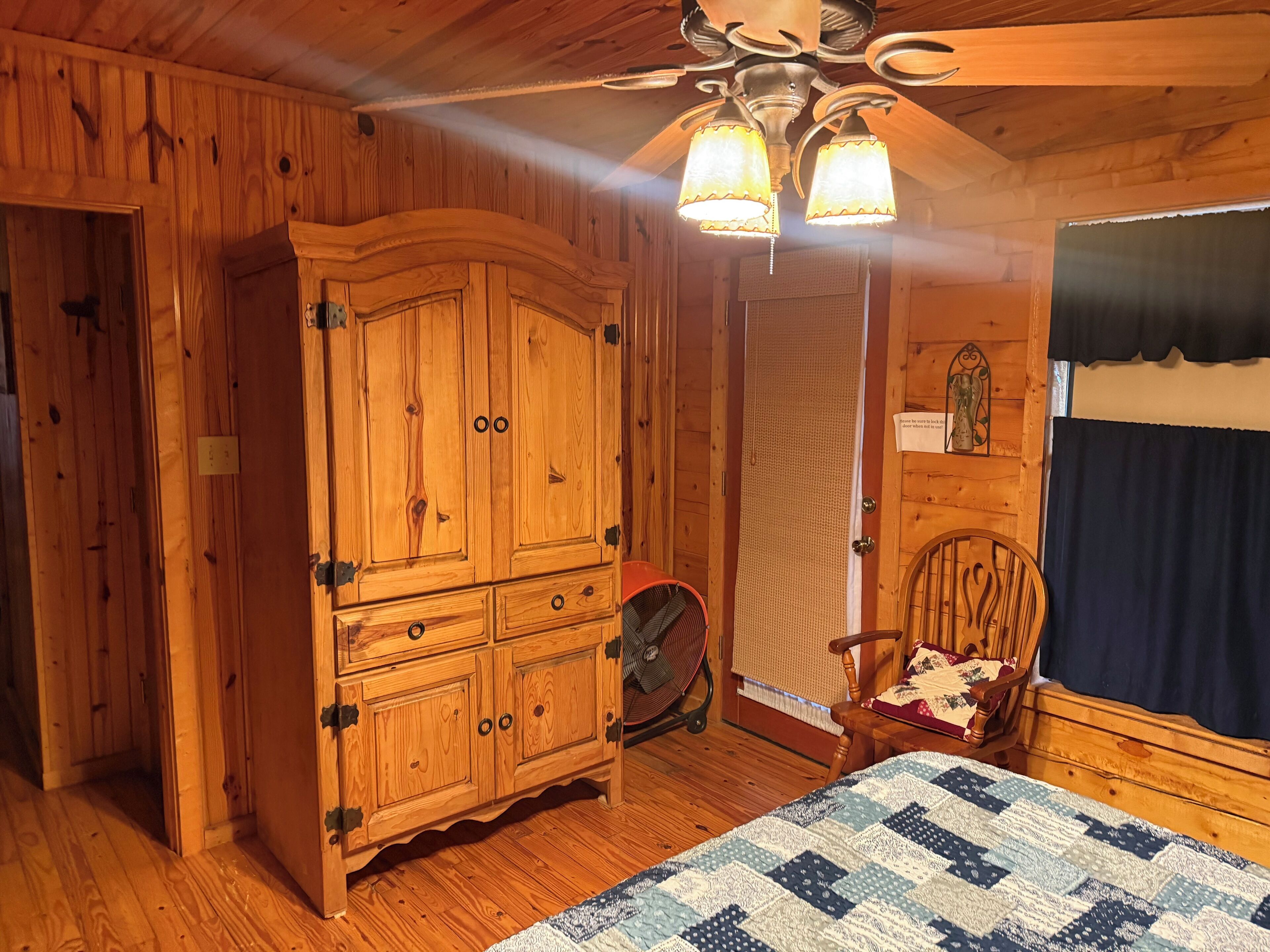 2 slaapkamers, een strijkplank/strijkijzer, gratis wifi, beddengoed