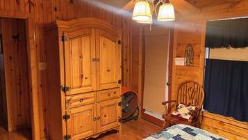 2 dormitorios, tabla de planchar con plancha, wifi gratis y ropa de cama