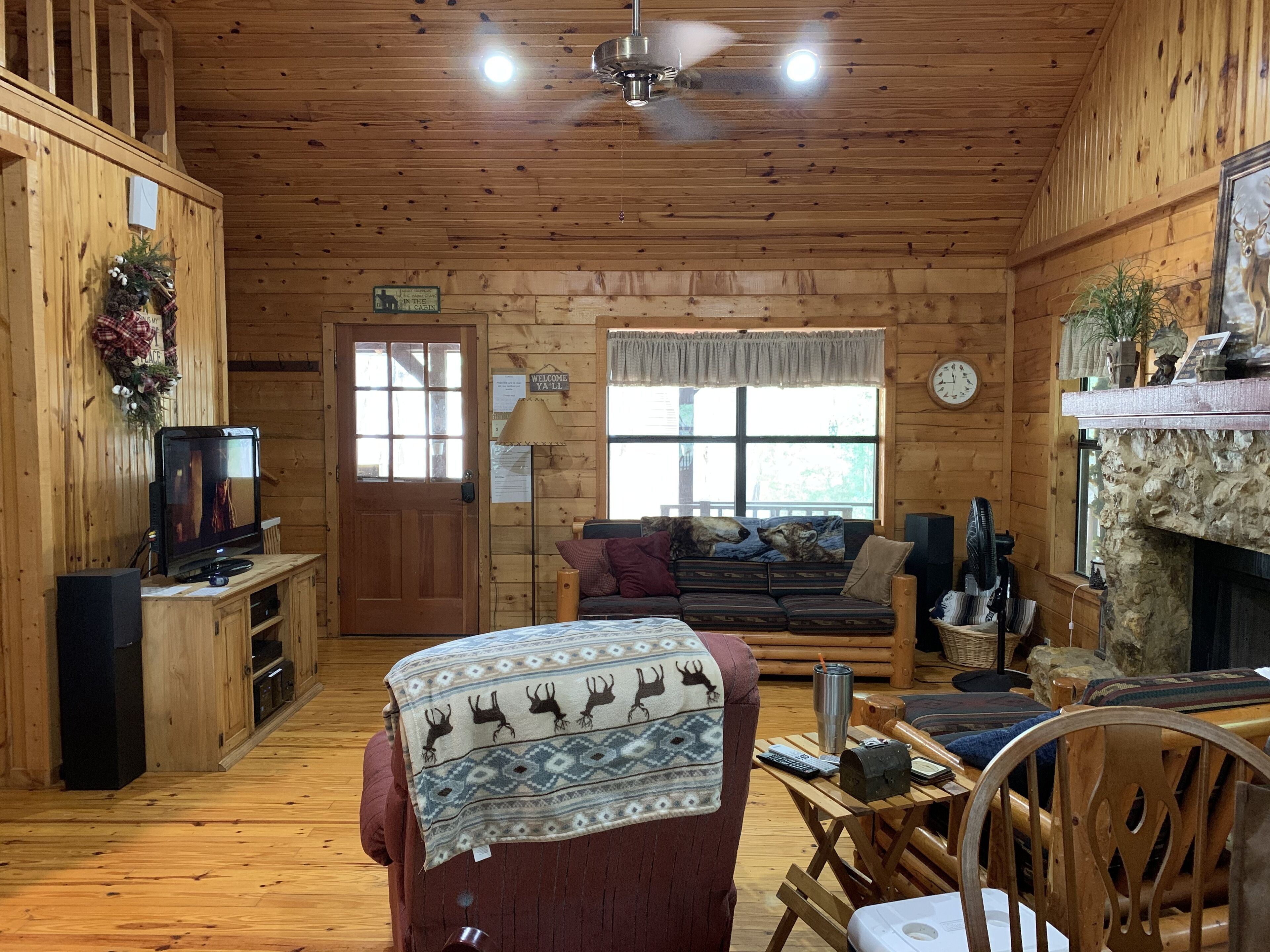 Cozy, Secluded, Log Cabin