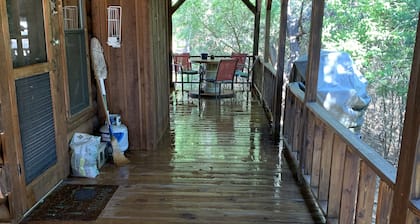 Cozy, Secluded, Log Cabin