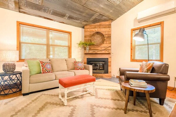 Télévision, cheminée