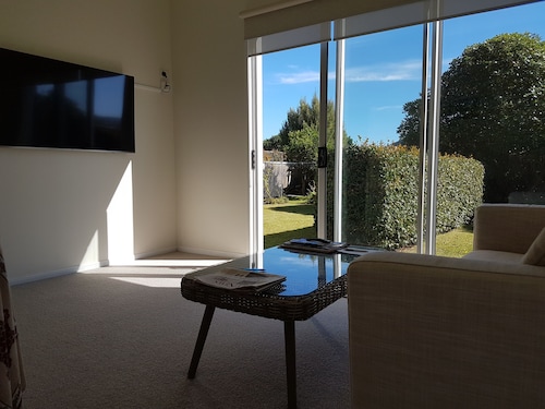 Central  Self Contained 1 Bedroom Apartment