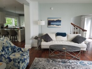 Älytelevisio, takka, videopelejä, DVD-soitin