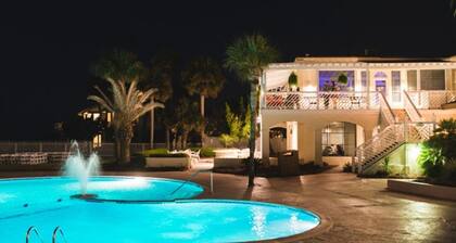 OCEANFRONT Villa perfectly located in the Heart of Fripp Island