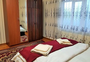 2 chambres, fer et planche à repasser, Wi-Fi gratuit, draps fournis