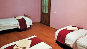 2 chambres, fer et planche à repasser, Wi-Fi gratuit, draps fournis