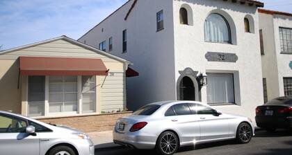 L@@K 2 minute walk to the BEACH and the party street called 2nd Street!