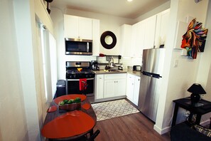 Frigorífic, microones, forn i placa de cuina 