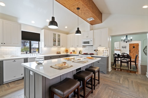 Casa De Las Tortugas-A Historic Bungalow Retreat