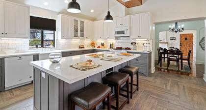 Casa De Las Tortugas-A Historic Bungalow Retreat