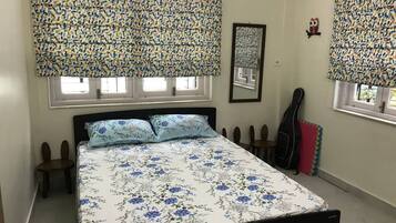 2 bedrooms, iron/ironing board, WiFi