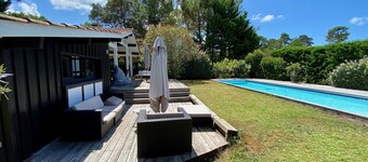 House with spacious pool area, garden, in central beach location, Wifi