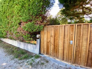 Property grounds - House with spacious pool area, garden, in central beach location, Wifi (Lège-Cap-Ferret)