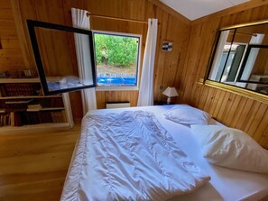 3 slaapkamers, een strijkplank/strijkijzer, wifi, beddengoed