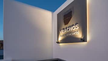 Superior Double Room, Hot Tub | Minibar, in-room safe, individually decorated, individually furnished