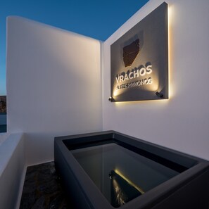 Superior Double Room, Hot Tub | Minibar, in-room safe, individually decorated, individually furnished - Vrachos Suites Mykonos (Mykonos)