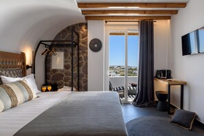 Minibar, in-room safe, individually decorated, individually furnished - Vrachos Suites Mykonos (Mykonos)