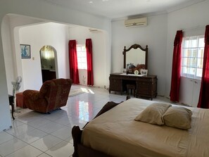 4 bedrooms, WiFi - Adventure in Jamaica awaits! (Ocho Rios)