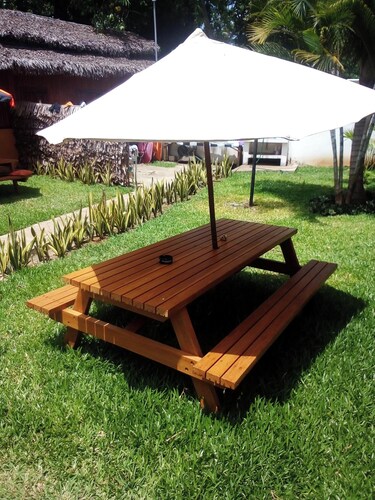 Two very quiet guest rooms in Nosy Be with shared kitchen and garden