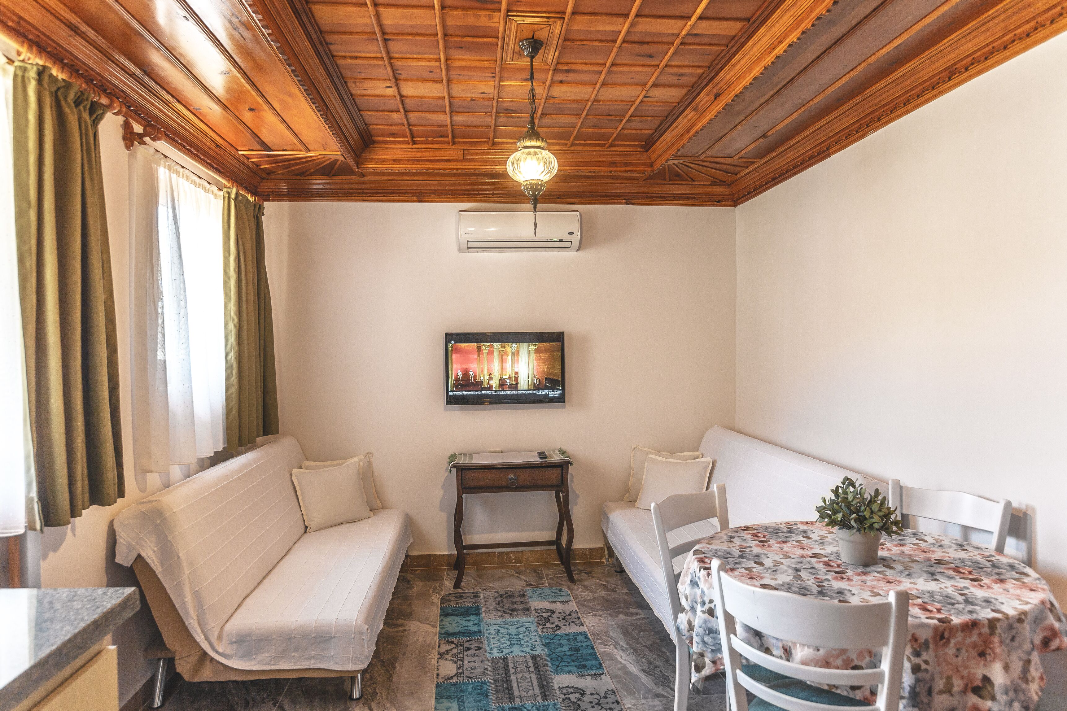 junior suite | living area | 32-inch lcd tv with satellite channels, tv