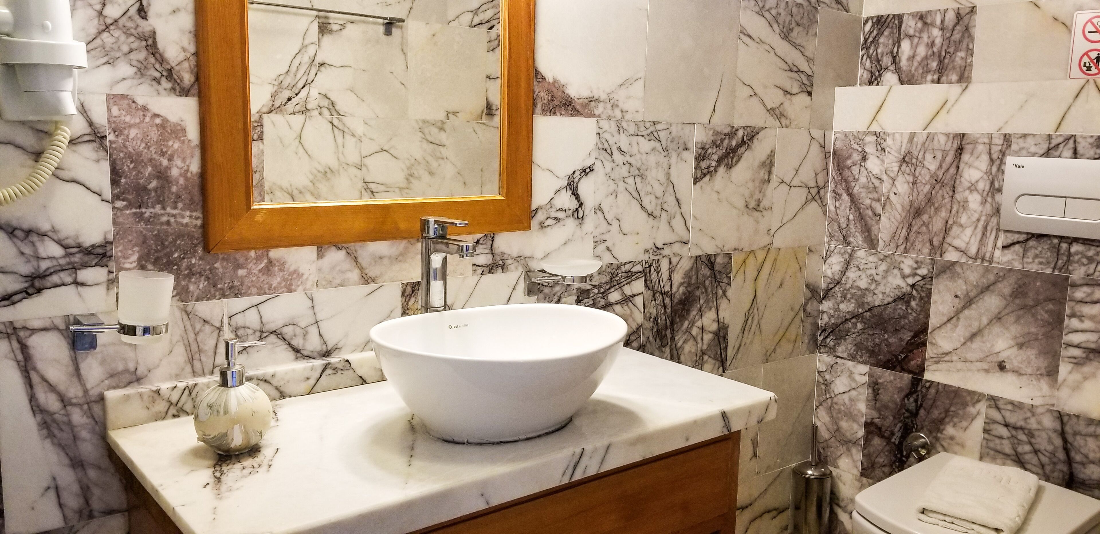 deluxe suite | bathroom | shower, rainfall showerhead, free toiletries, hair dryer