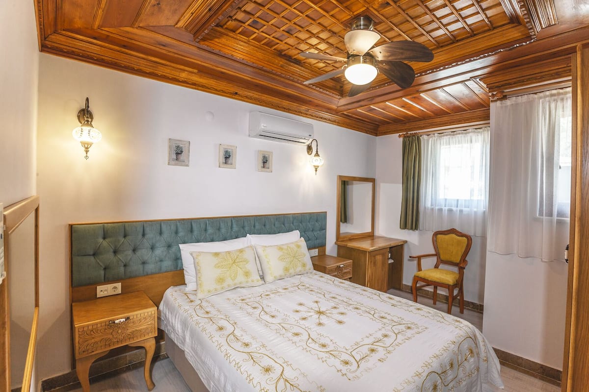 Junior Suite | 1 bedroom, individually decorated, individually furnished, soundproofing