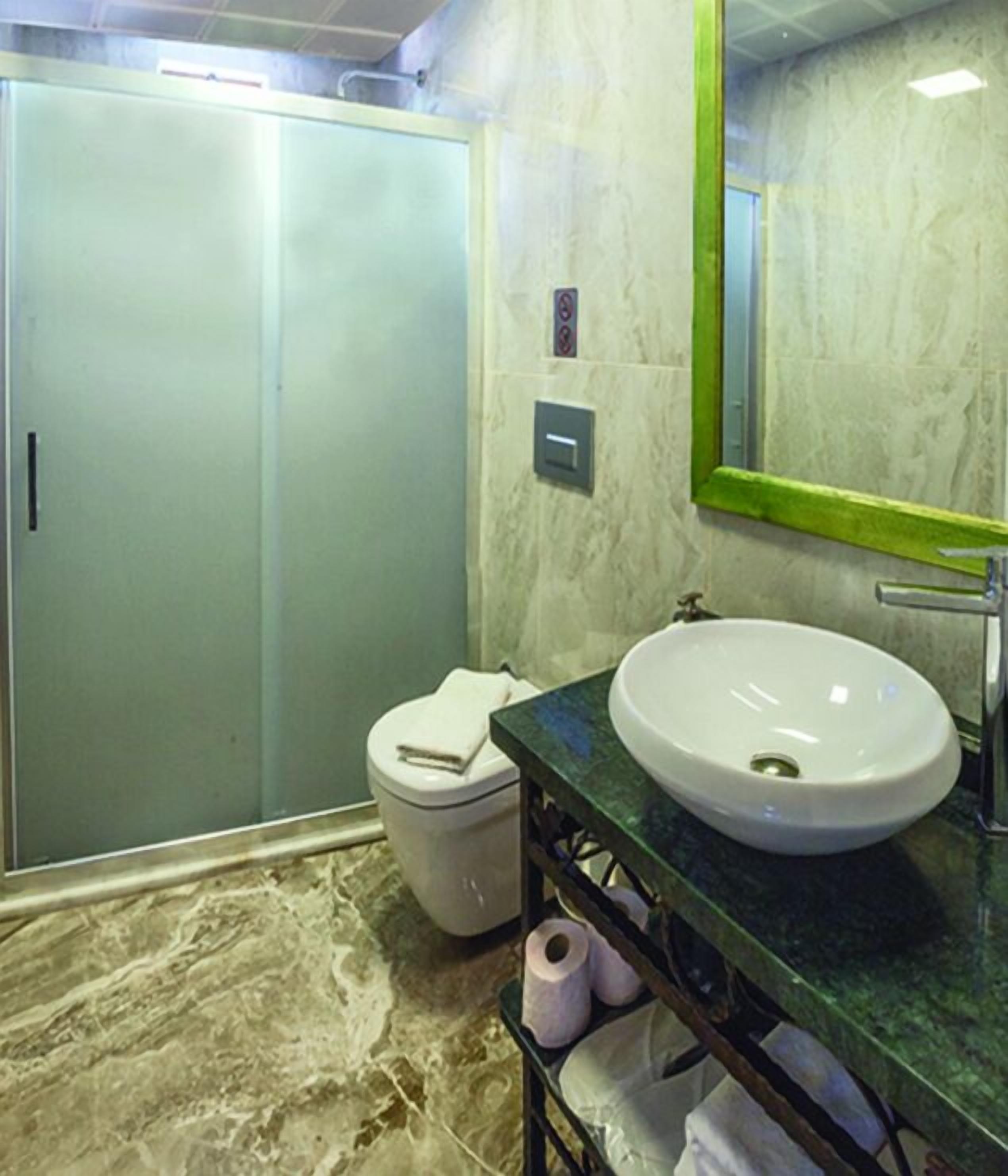 honeymoon suite | bathroom | shower, rainfall showerhead, free toiletries, hair dryer