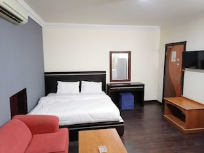 Minibar, iron/ironing board, free WiFi