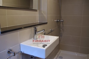 Dusche, Handtücher, Toilettenpapier