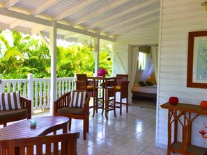 تناول الطعام بالخارج