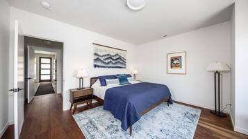 Silitysrauta/-lauta, vauvan matkasänky, Wi-Fi, vuodevaatteet