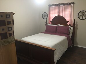 2 slaapkamers, een strijkplank/strijkijzer, gratis wifi, beddengoed