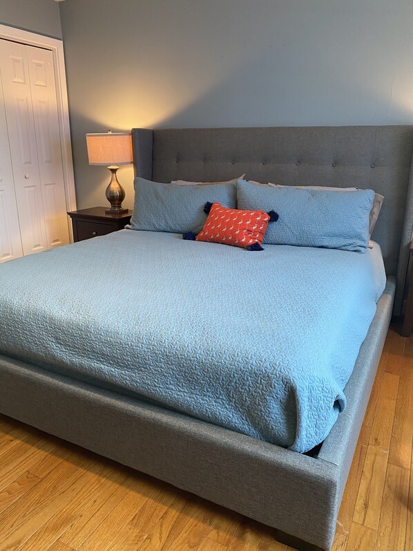 1 bedroom, desk, iron/ironing board, WiFi