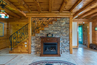 Luxury Cabin with spectacular mountain views!