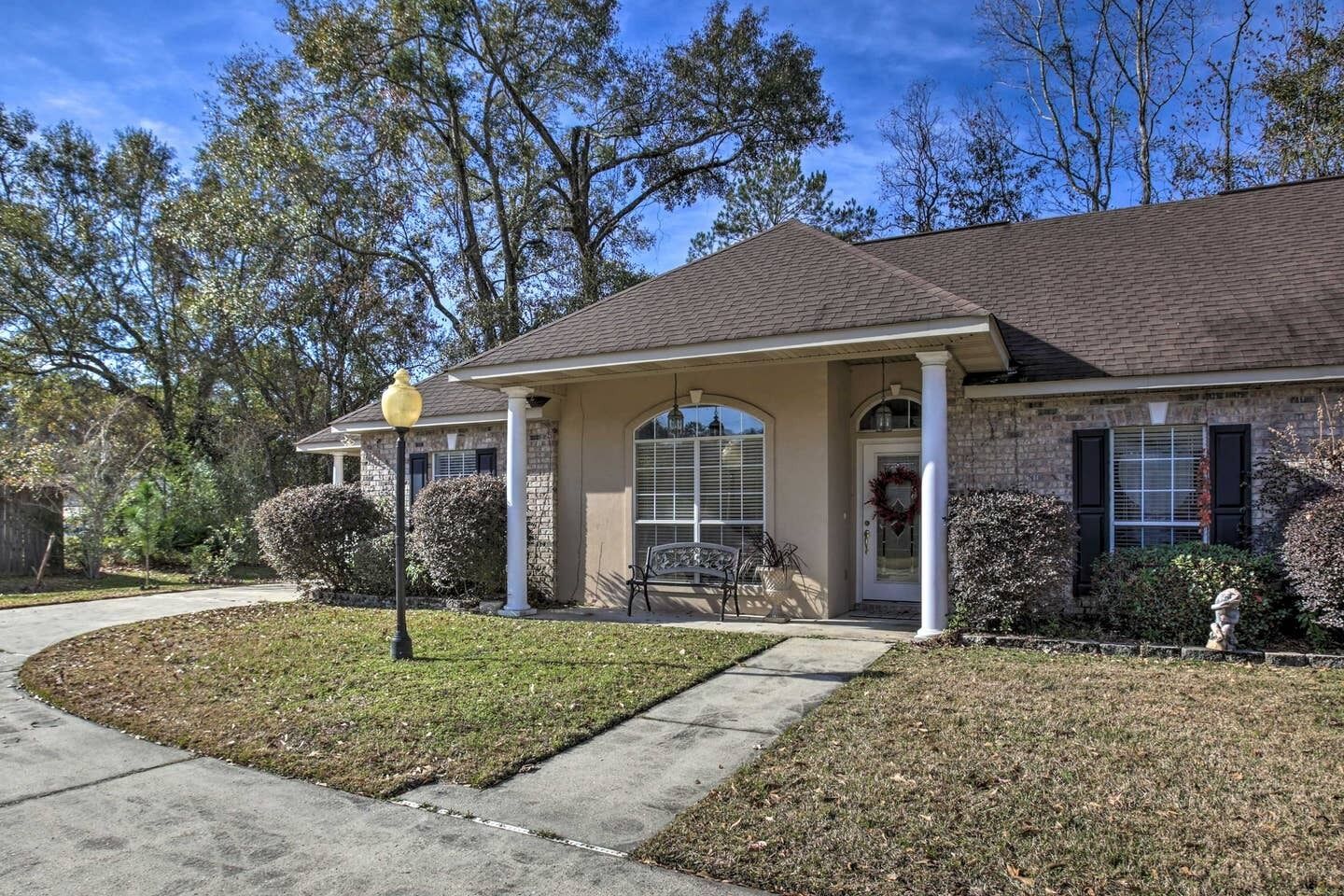 Quiet country townhouse along St. Tammany Trace