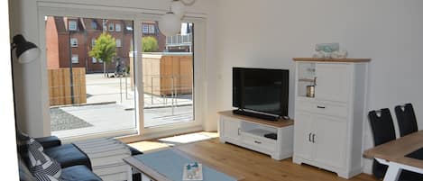 Smart-TV, DVD-Player, Bücher, Videothek