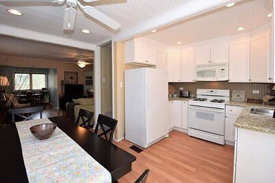 Cozy and Private Home Located within Minutes of Downtown and the Water