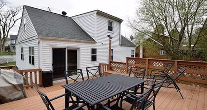 Cozy and Private Home Located within Minutes of Downtown and the Water