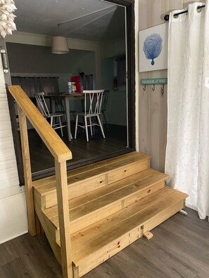 Dining - Cozy Vacation Rental, Perfect for short term, Snowbirds & Traveling Nurses (Ormond Beach)