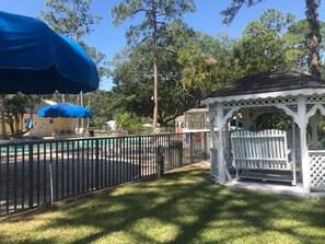 Property grounds - Cozy Vacation Rental, Perfect for short term, Snowbirds & Traveling Nurses (Ormond Beach)