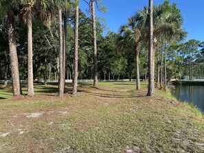 Property grounds - Cozy Vacation Rental, Perfect for short term, Snowbirds & Traveling Nurses (Ormond Beach)